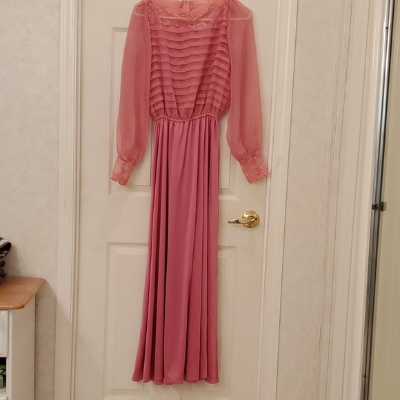Themes Dresses & Skirts - Full length women's lacy dress